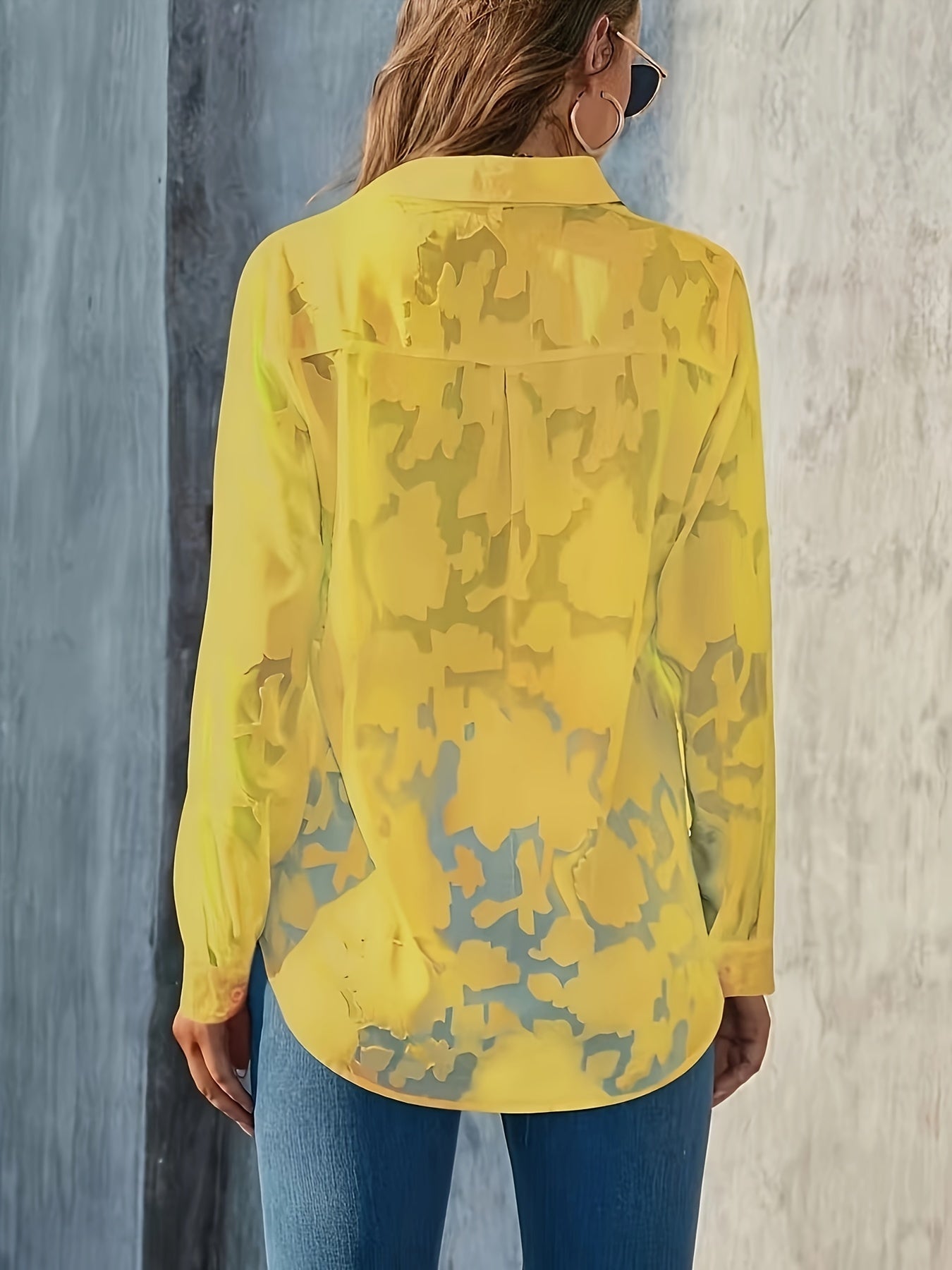 Liselot | Transparante blouse met bloemenreliëf