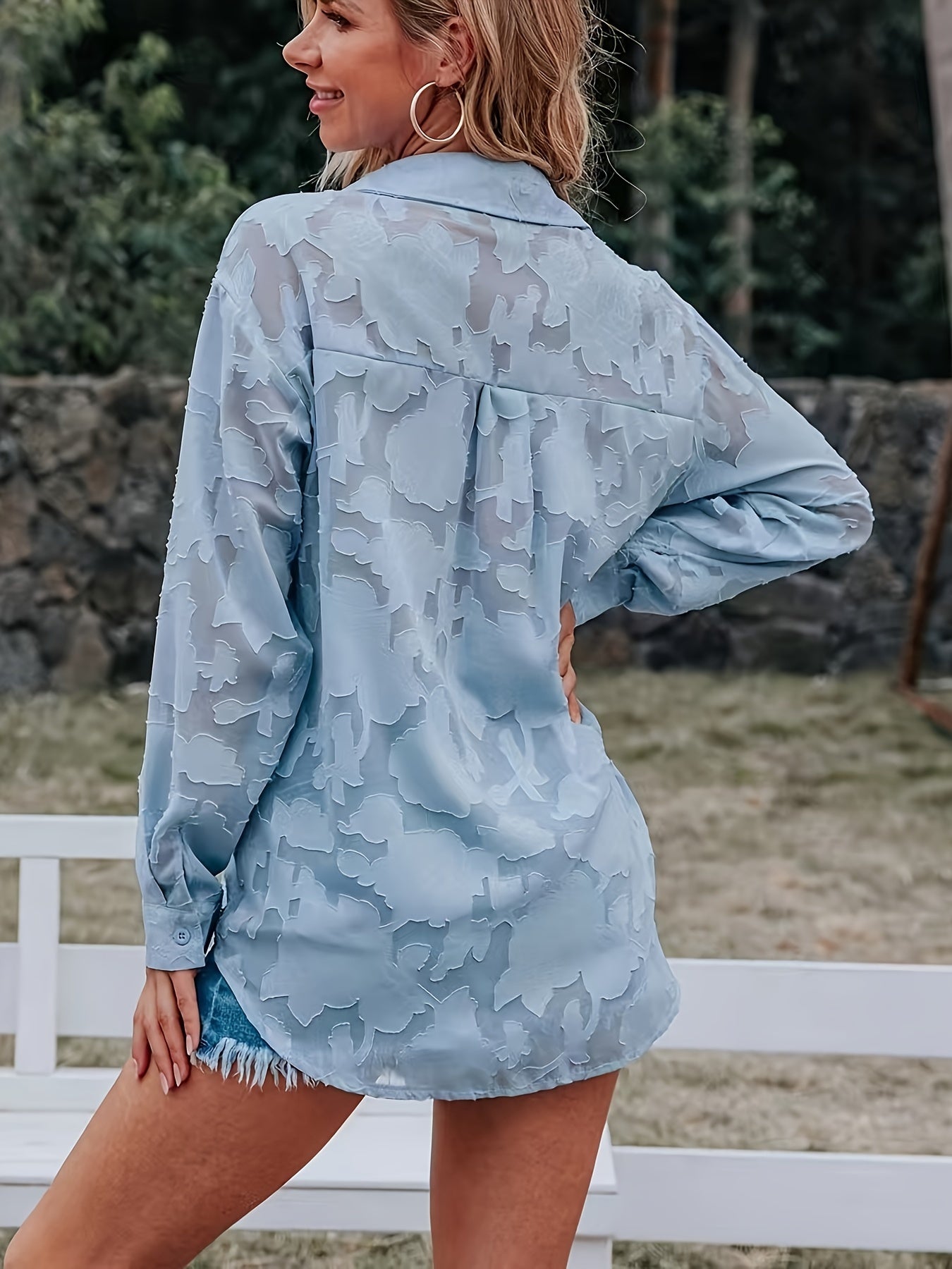 Liselot | Transparante blouse met bloemenreliëf