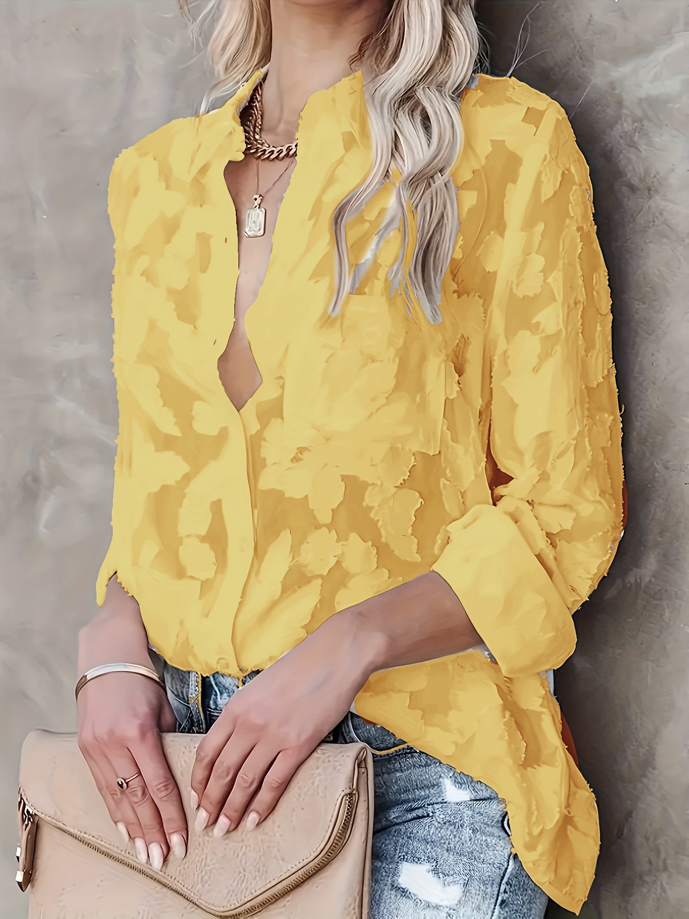 Liselot | Transparante blouse met bloemenreliëf